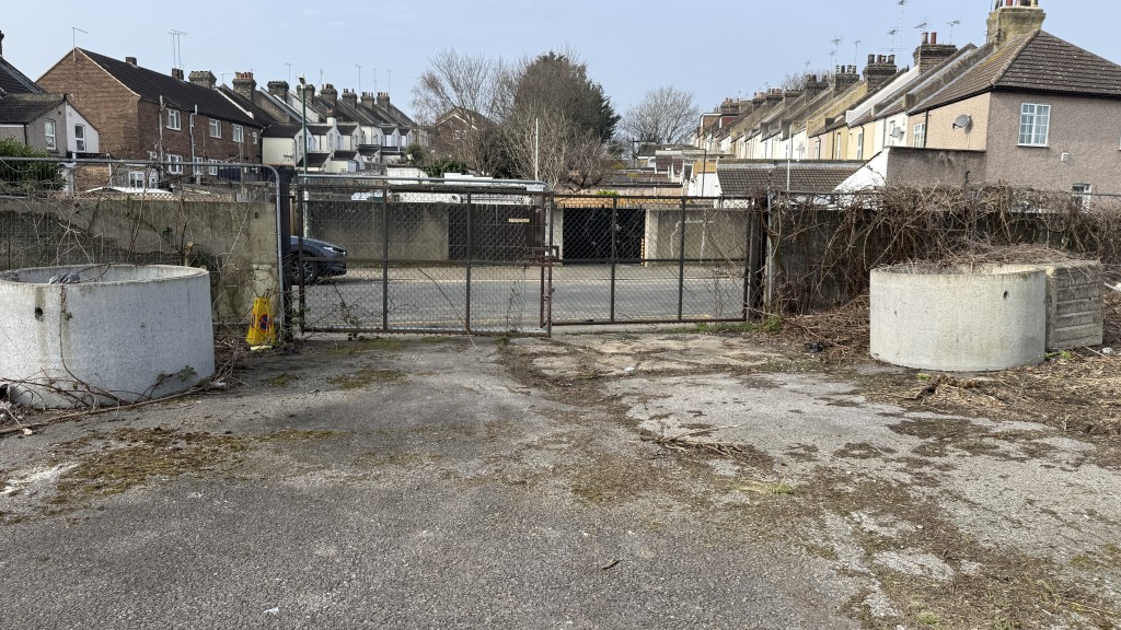 Lot: 24 - OPEN YARD AND LAND OFF KING EDWARD ROAD WITH POTENTIAL - External image of access gate from inside